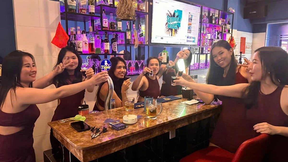 Friends Bar crew cheers