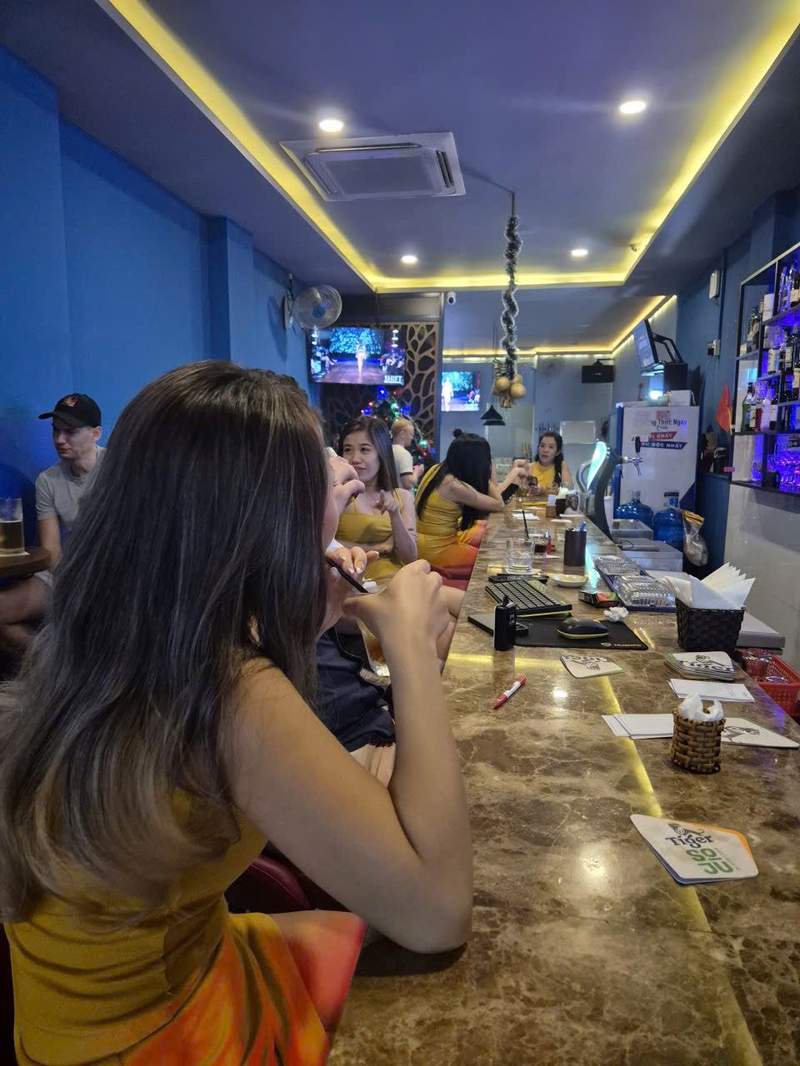 Friends Bar crew
