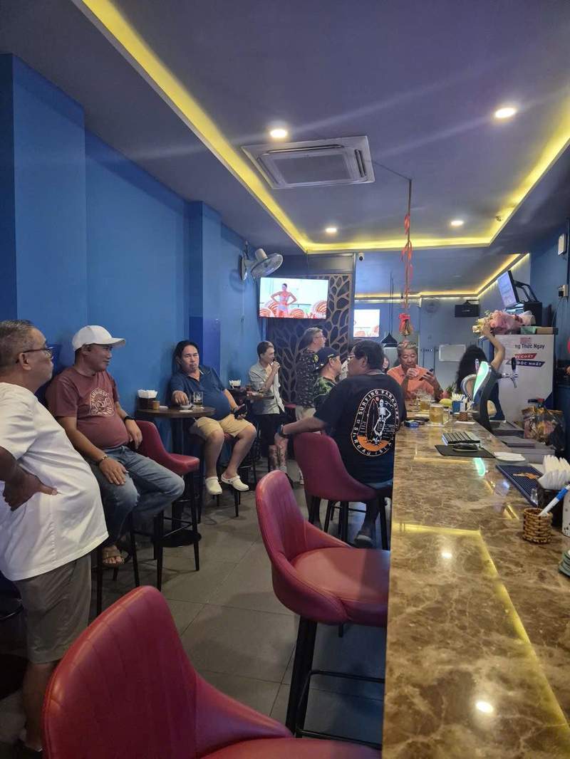 Friends Bar vibes